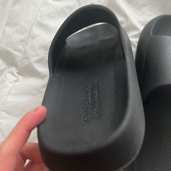 COOL PLANET By Steve Madden Women's Cloud Slide Sandal Size 7 Black - Picture 3 of 5